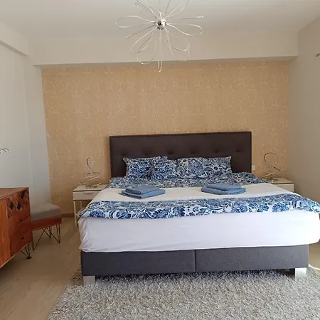 Penthouse Katja 公寓 *